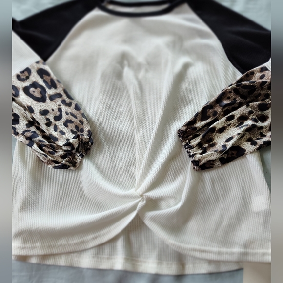 CINNIE Ladies  Pullover Shirt  Size Medium (NWT) Long Sleeves Smoke Free Home - Picture 3 of 7